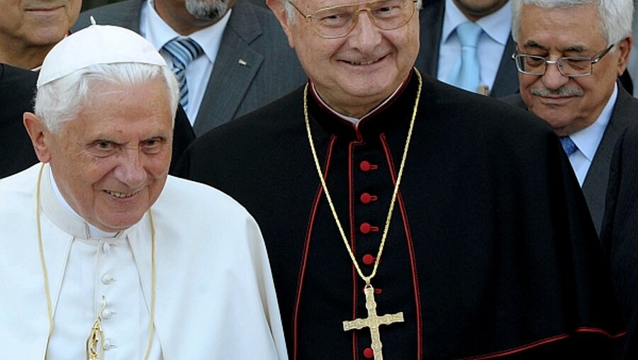 Papst Benedikt XVI., Erzbischof Zollitsch (hier mit Palästinenserpräsident Abbas) (KNA)