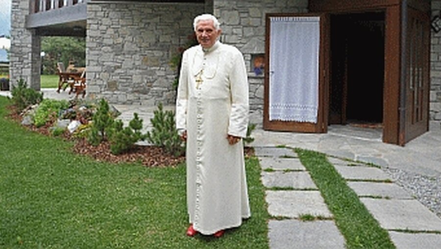Freitagabend: Der Papst ist zurück in seiner Ferienresidenz (KNA)