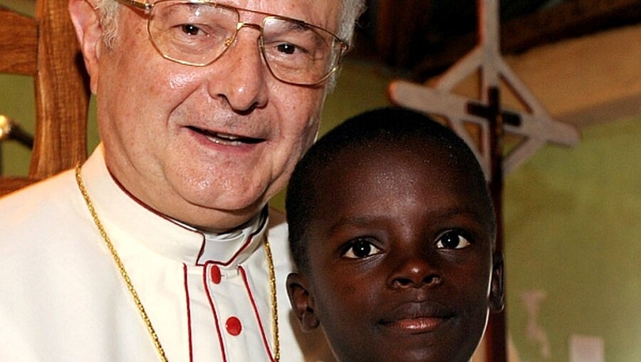 2009 reiste Erzbischof Zollitsch nach Nigeria (KNA)