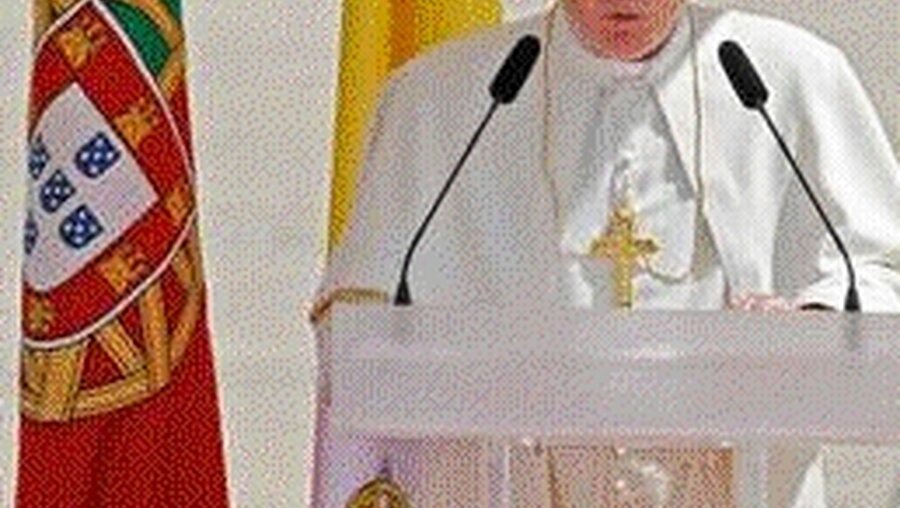 Lissabon: Der Papst ist da (KNA)