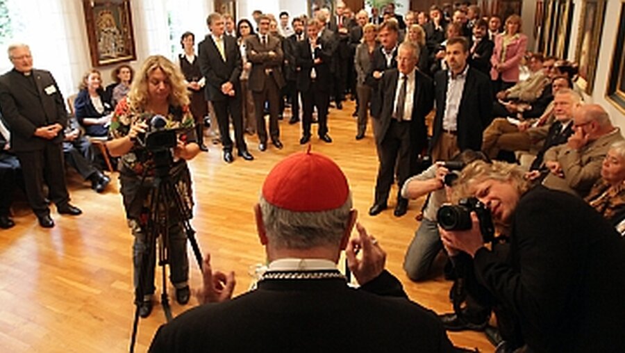 Medienempfang: Wenn der Kardinal einlädt, kommen die Pressevertreter gerne / © Boecker