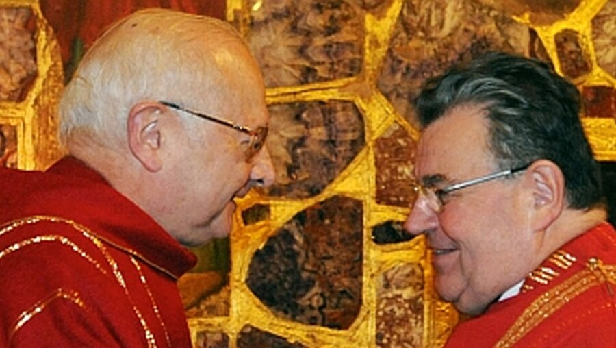 Freundschaftlich: Erzbischöfe Zollitsch und Duka (KNA)