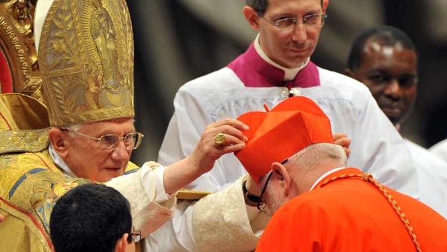 Papst Benedikt XVI. kreiert Kardinal Reinhard Marx (KNA)