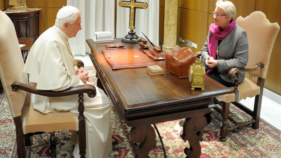 Papst Benedikt XVI. und Annette Schavan (KNA)