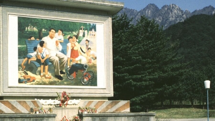 Hauptsache staatskonform - Propagandaplakat zeigt Diktator Kim Il Sung (KNA)