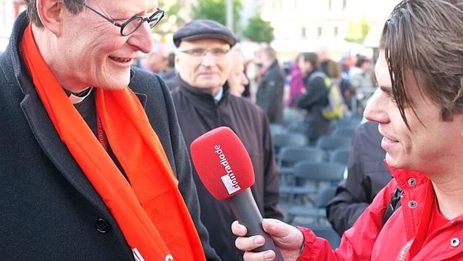 Fußballfan: Der Berliner Kardinal Woelki (DR)