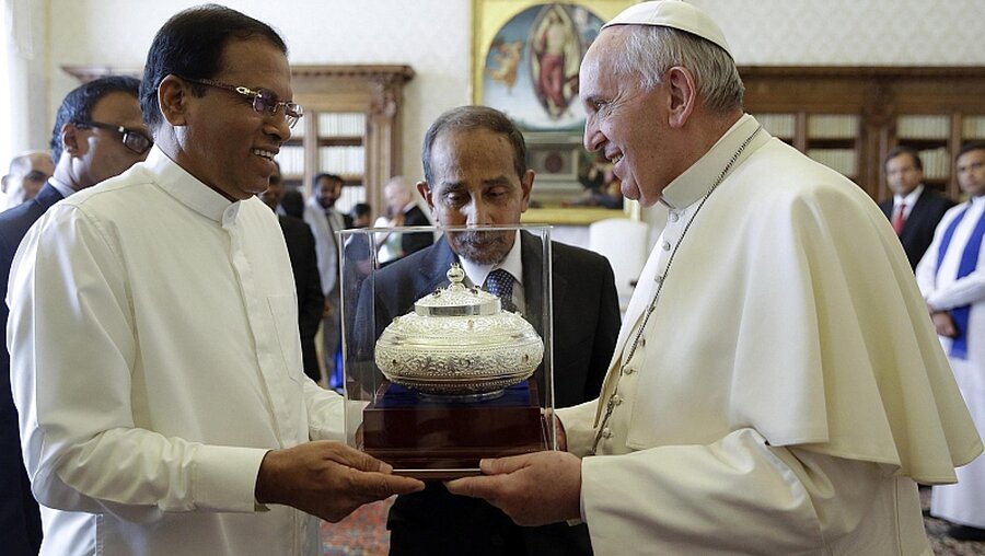 Franziskus empfängt Maithripala Sirisena, Präsidenten von Sri Lanka / © Gregorio Borgia (dpa)