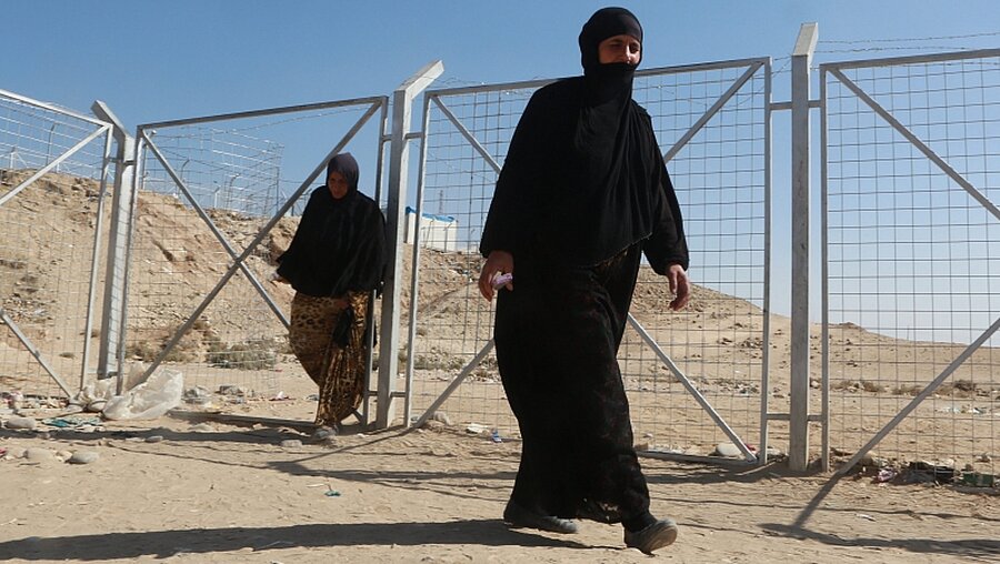 Auch Frauen werden vom IS angeworben / © Amel Pain (dpa)