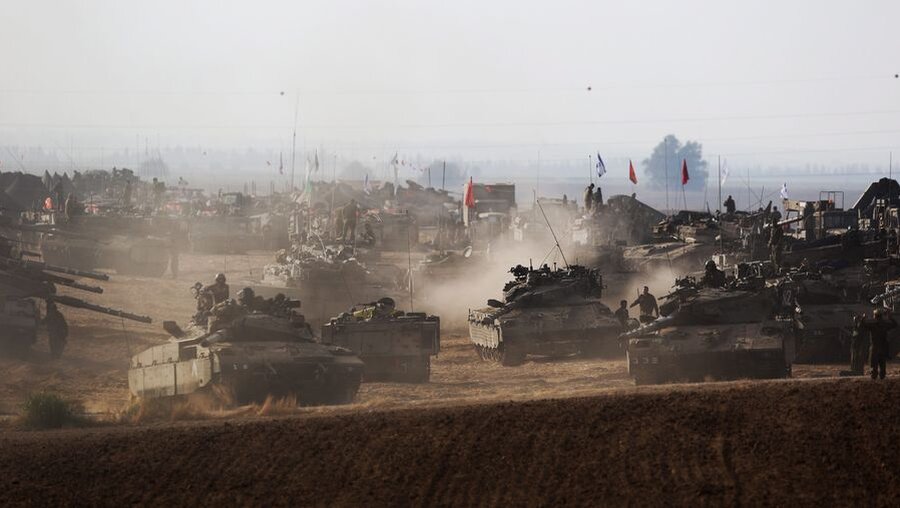 Israelische Panzer bei Gaza (dpa)