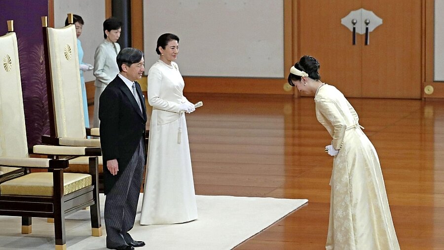 Japans Kaiser Naruhito läutet neue Ära ein (dpa)