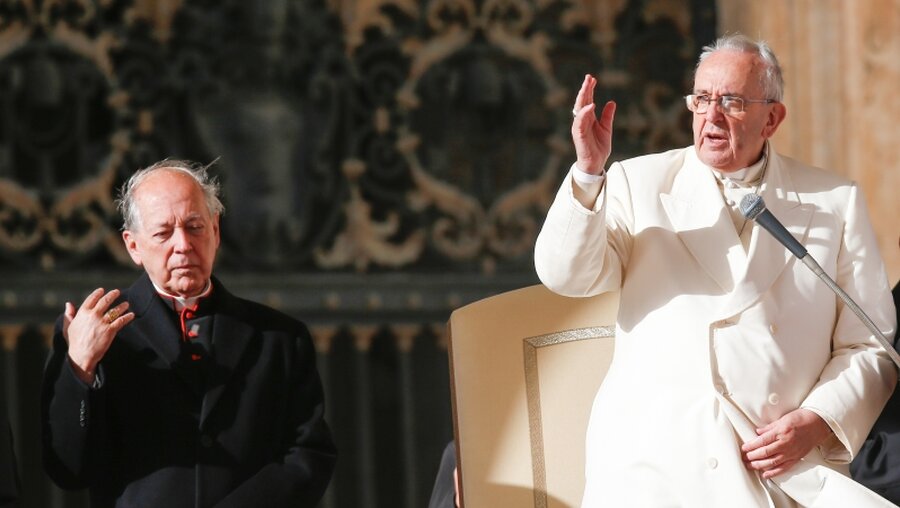 Juan Luis Cipriani Thorne und Papst Franziskus / © Paul Haring, CNS Photo (KNA)