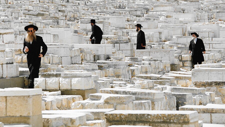 Juden auf dem zentralen Friedhof in Jerusalem / © Beatrice Tomasetti  (DR)