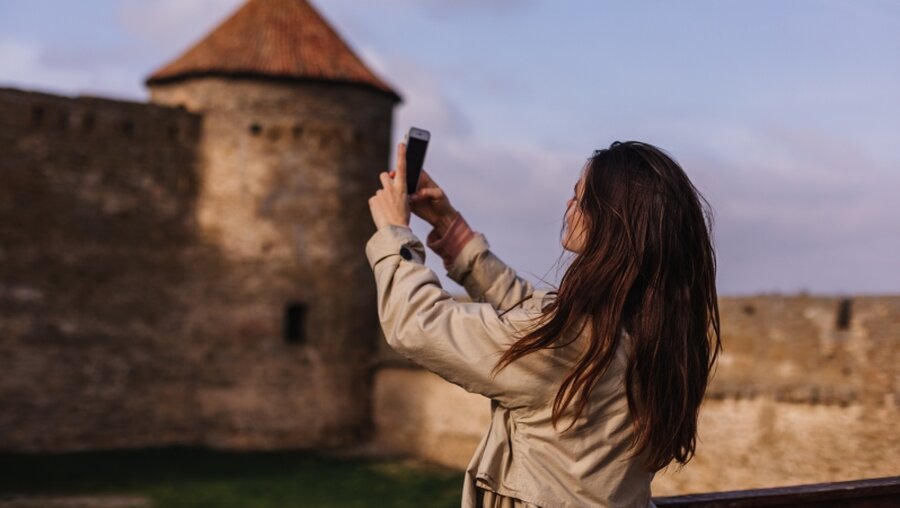 Junge Frau macht ein Selfie / © Ekateryna Zubal (shutterstock)