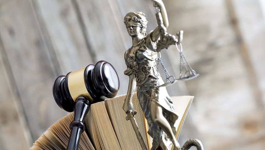 Anwalt Luetjohann: Staatsanwälte haben Strafvereitelung im Amt begangen / © Sebboy12 (shutterstock)