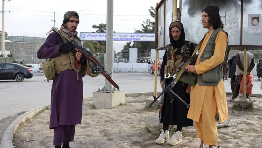 Kämpfer der Taliban / © Khwaja Tawfiq Sediqi (dpa)