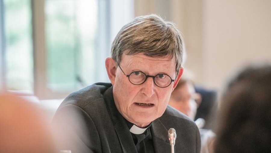2020: Kardinal Rainer Maria Woelki spricht bei der Regionenkonferenz "Fünf Orte - ein Weg" zum Synodalen Weg / © Bert Bostelmann (KNA)