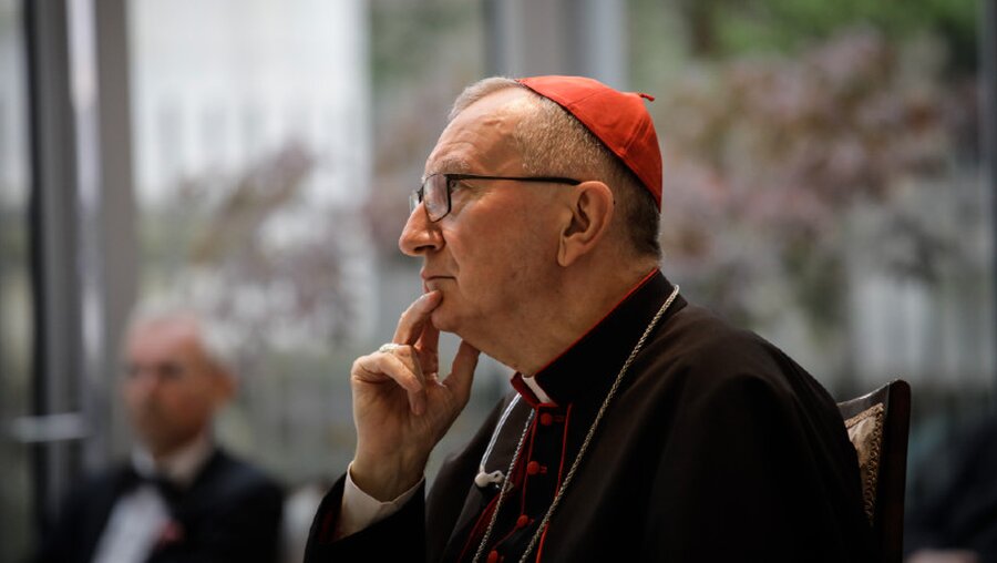 Kardinalstaatssekretär Pietro Parolin bei einem Symposium am 30. Juni 2021 in der Apostolischen Nuntiatur in Berlin / © Grodon Welters (KNA)