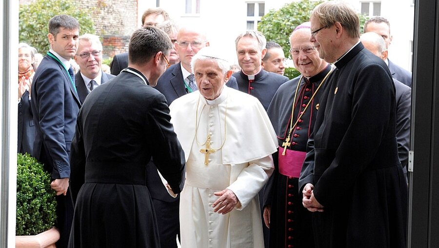 Benedikt XVI. 2011 zu Gast bei der Katholischen Akademie / © Paul Sklorz (KNA)