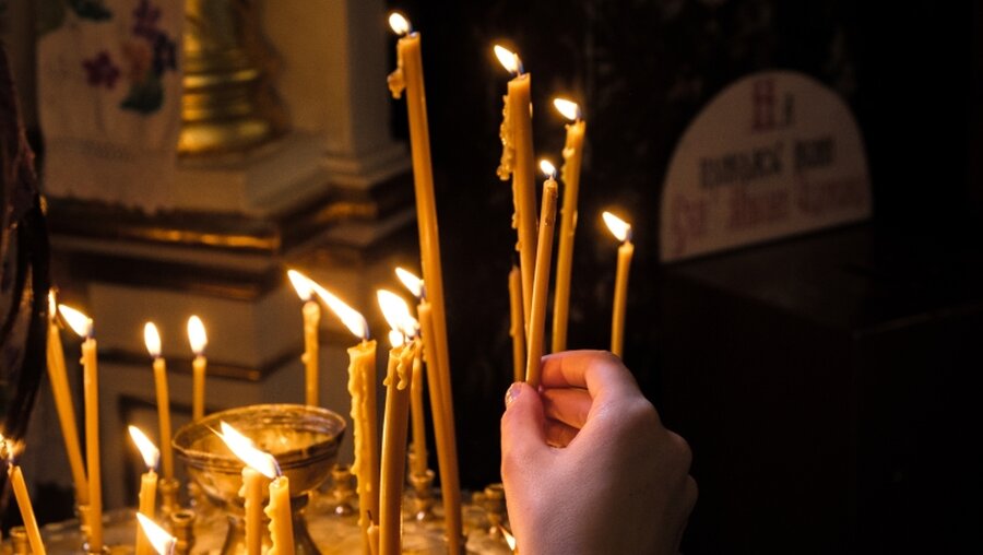 Kerzen für eine Lösung des Streits in der orthodoxen Kirche? / © Andrey Lomakin (KNA)