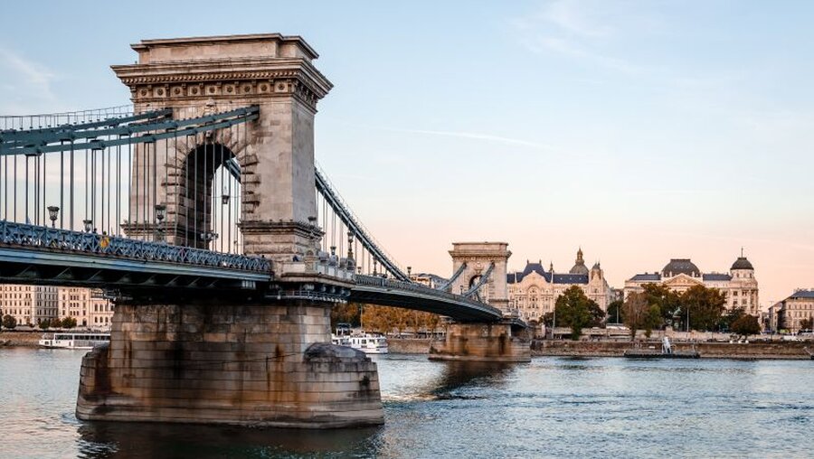 Kettenbrücke in Budapest / © Apostolis Giontzis (shutterstock)