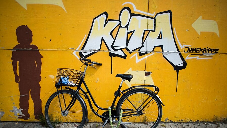 Grafitti mit "Kita" / © Julian Stratenschulte (dpa)