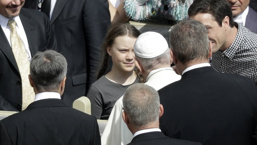 Klimaaktivistin Thunberg besucht Papst Franziskus / © Gregorio Borgia (dpa)