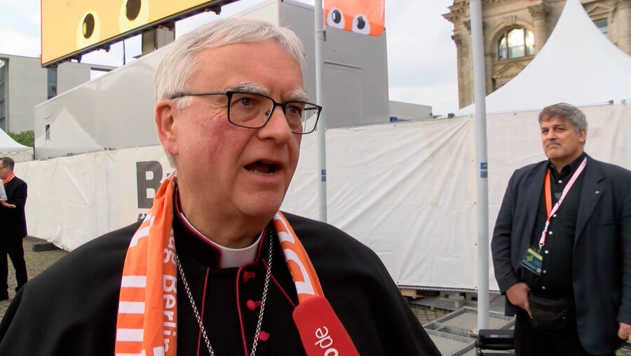 Erzbischof Heiner Koch beim Kirchentag in Berlin (DR)