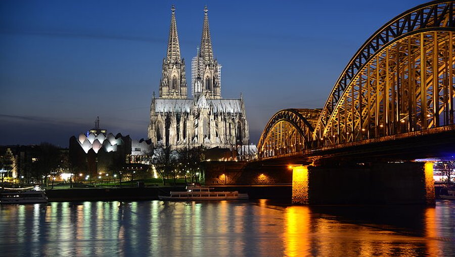 Blaue Stunde in Köln / © commons.wikimedia.org