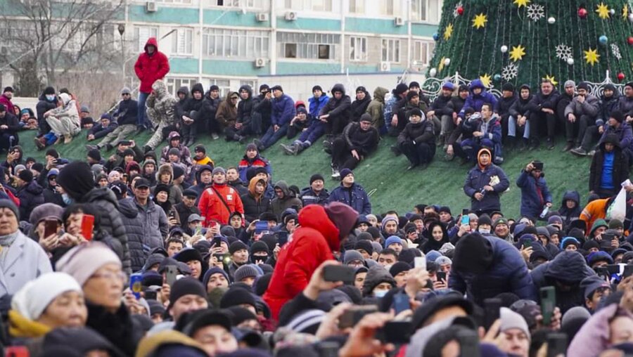 Konflikt in Kasachstan: Demonstranten protestieren gegen gestiegene Gaspreise / © -/XinHua (dpa)