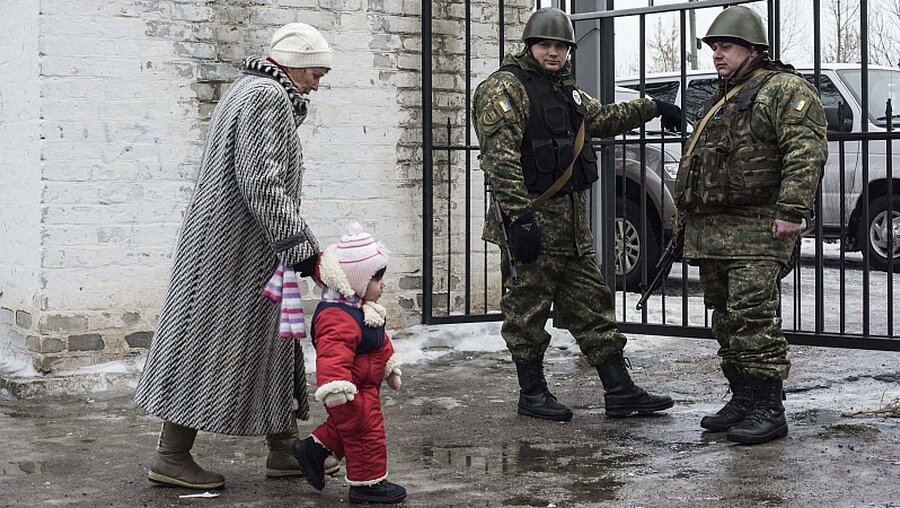 Konflikt in der Ukraine  / © Evgeniy Maloletka (dpa)