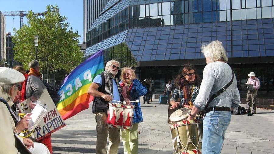 Kapitalismuskritiker in Frankfurt / © Ordensleute für den Frieden