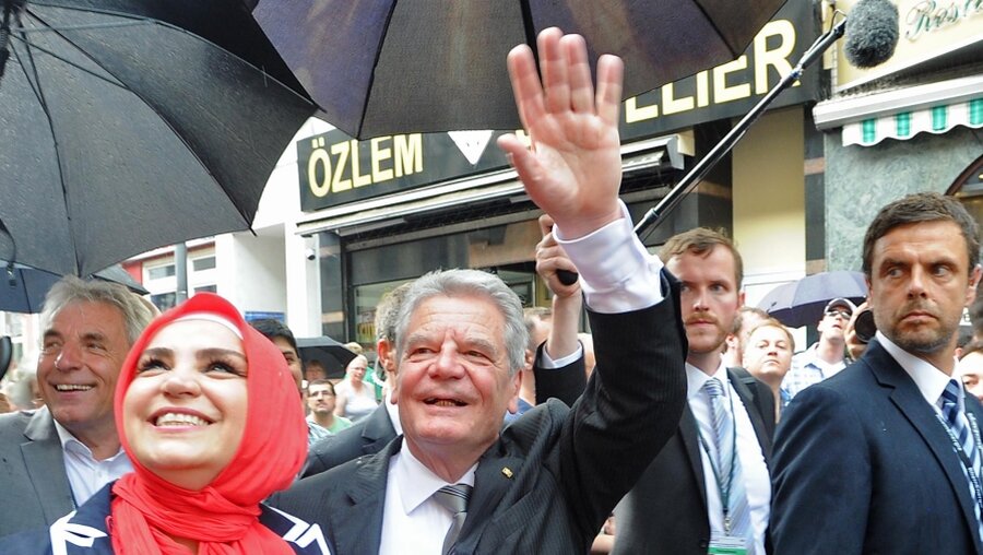 Bundespräsident Joachim Gauck auf der Keupstrasse (dpa)