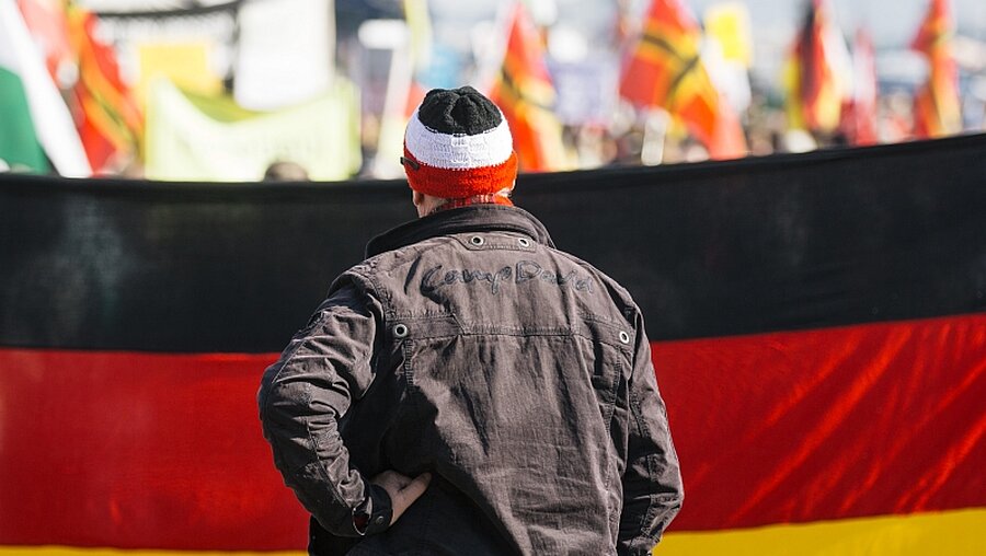 Pegida-Anhänger demonstrieren in Dresden / © Oliver Killig (dpa)