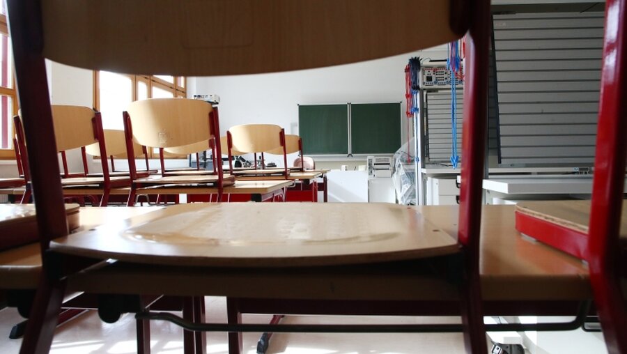 Leeres Klassenzimmer / © Bodo Schackow (dpa)