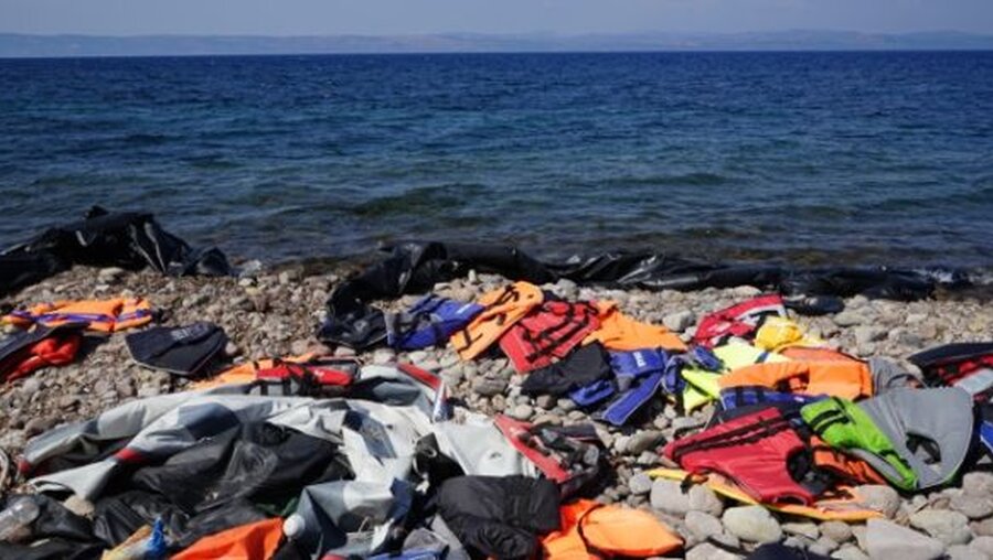 Flüchtlingsstrandgut auf Lesbos / © Birgit Rüberg