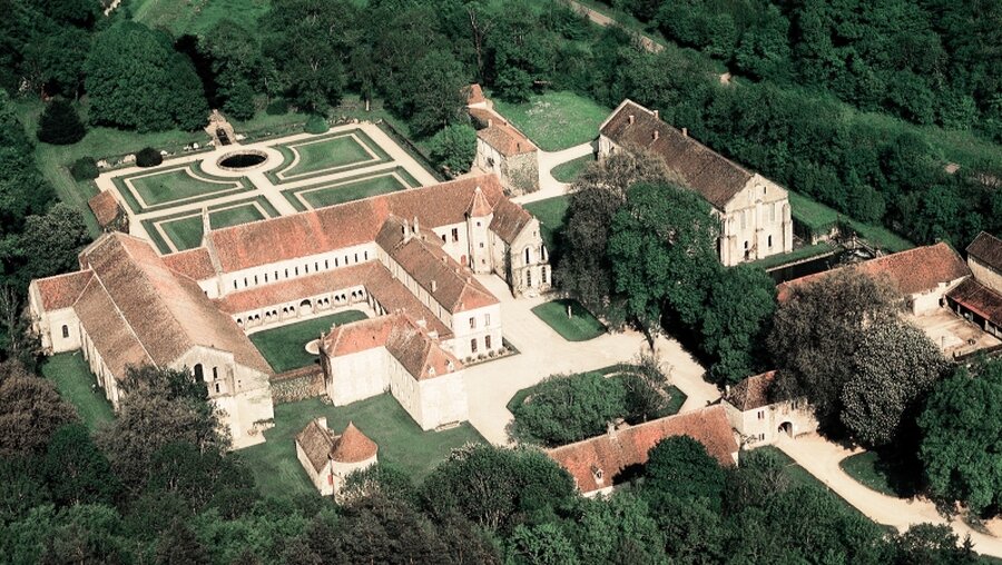  Luftaufnahme der Abtei Fontenay / © Henri Gaud (KNA)