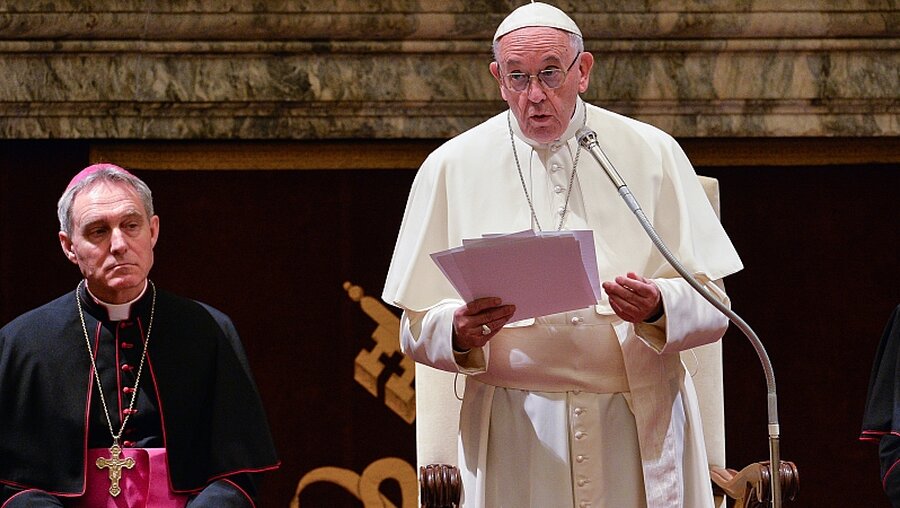Der Papst fand neben mahnenden Worten an seine Kurie auch viel Lob / © Stefano Carofei (KNA)