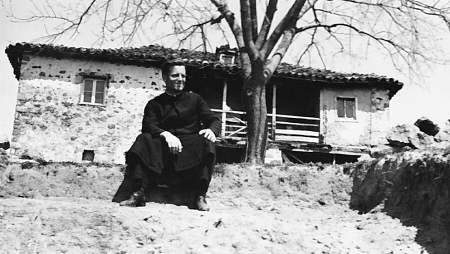 Pfarrer Josef Marxen in Albanien / © KNA (KNA)