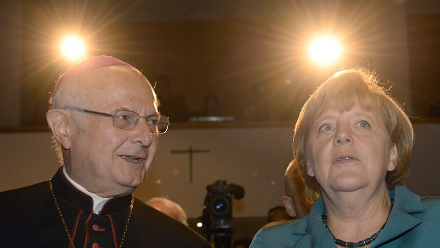 Erzbischof Zollitsch und Bundeskanzlerin Merkel  (dpa)