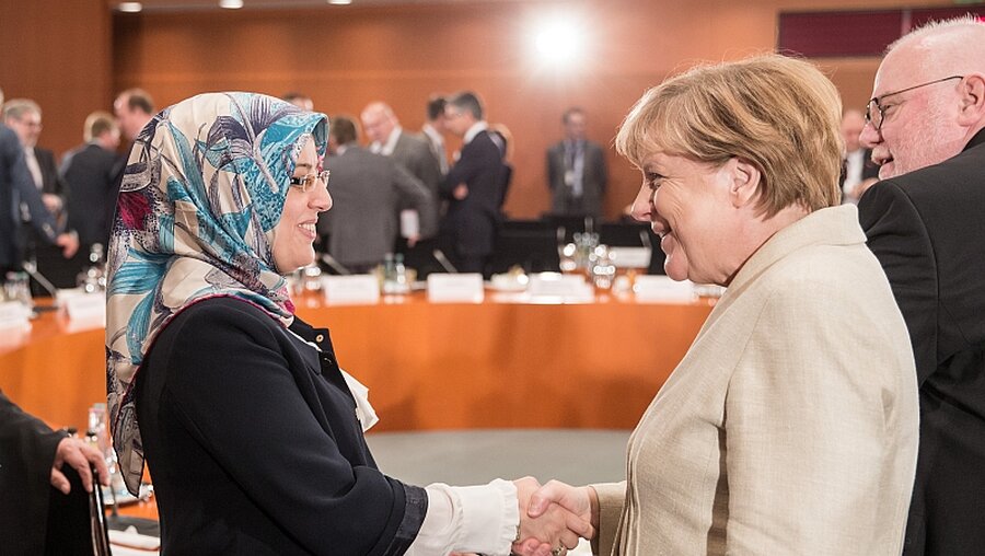 Bundeskanzlerin Merkel trifft Helfer für Flüchtlinge / © Michael Kappeler (dpa)