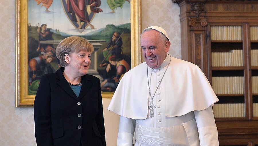 Merkels zweite Privataudienz bei Papst Franziskus / © Maurizio Brambatti (dpa)