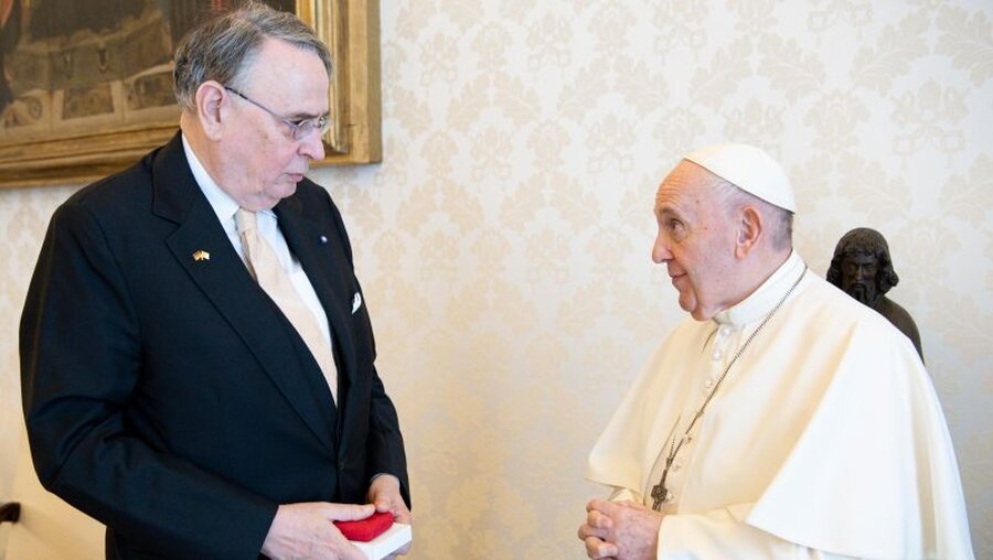 Michael Koch und Papst Franziskus / © Vatican Media/Romano Siciliani (KNA)
