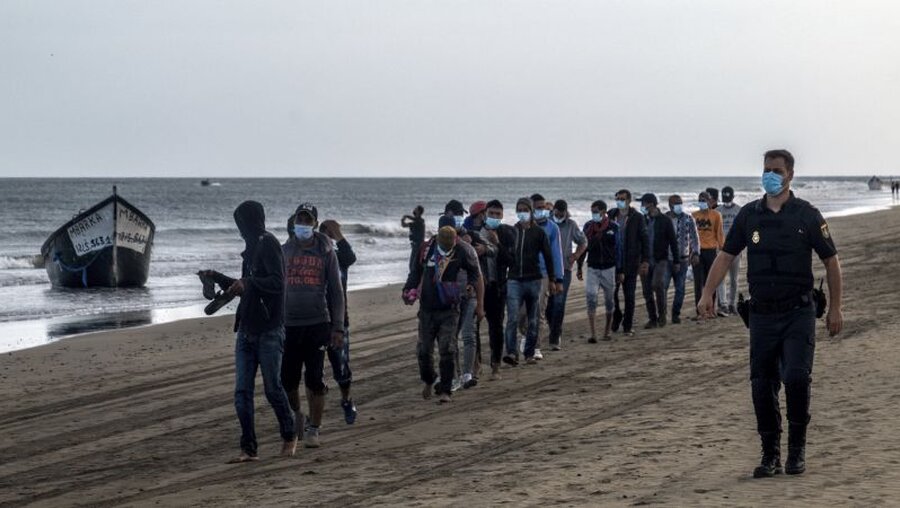 Migranten auf den Kanaren / © Javier Bauluz/AP (dpa)
