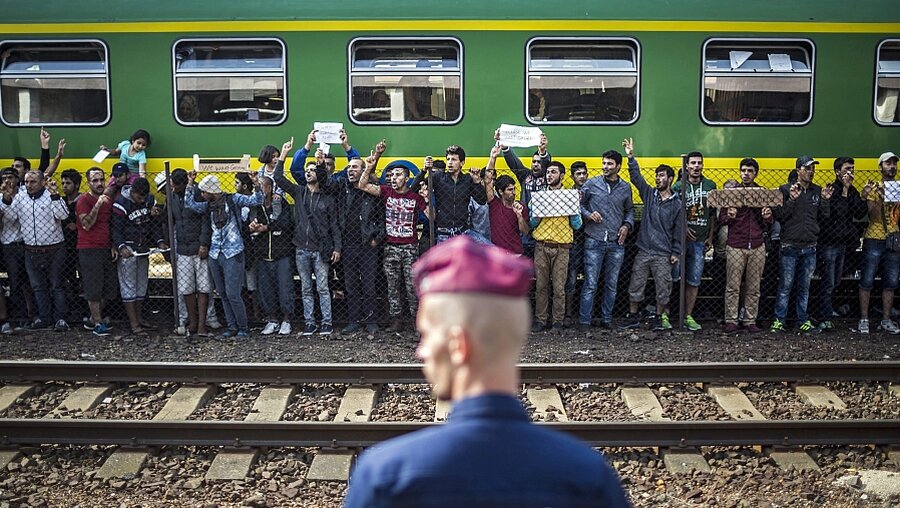 Flüchtlinge am Bahnhof in Budapest (dpa)