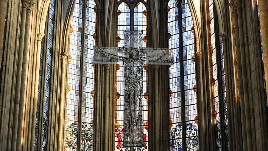 Minoritenkirche, Altarkreuz von Thomas Kesseler (KNA)