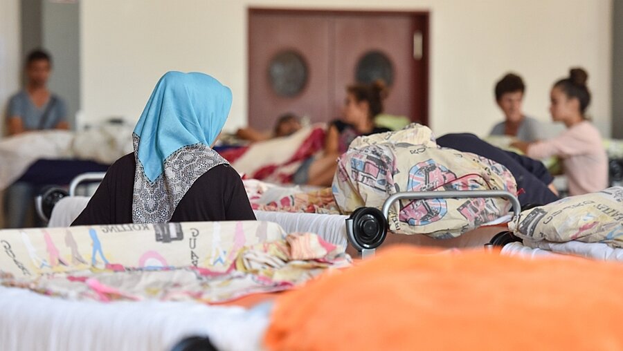 Muslimin in einer Flüchtlingsunterkunft in Heidelberg / © Uwe Anspach (dpa)