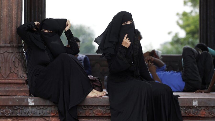 Symbolbild: Muslimische Frauen / © Tsering Topgyal (dpa)