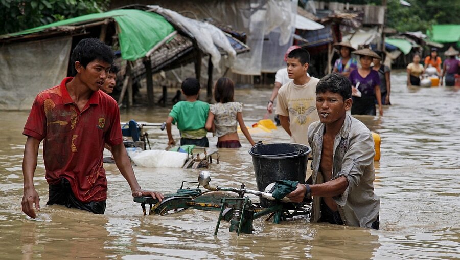 Myanmar kämpft gegen Wassermassen (dpa)