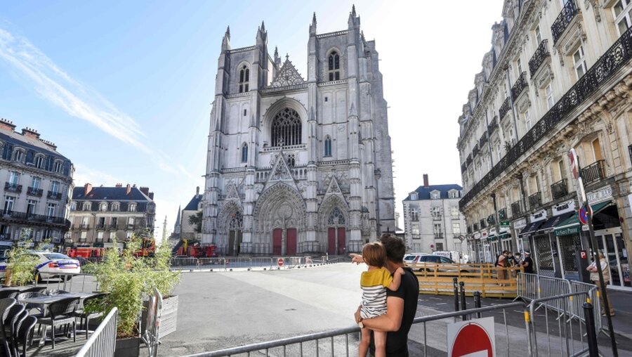 Nach dem Brand in der Kathedrale von Nantes / © Sebastien Salom-Gomis (dpa)
