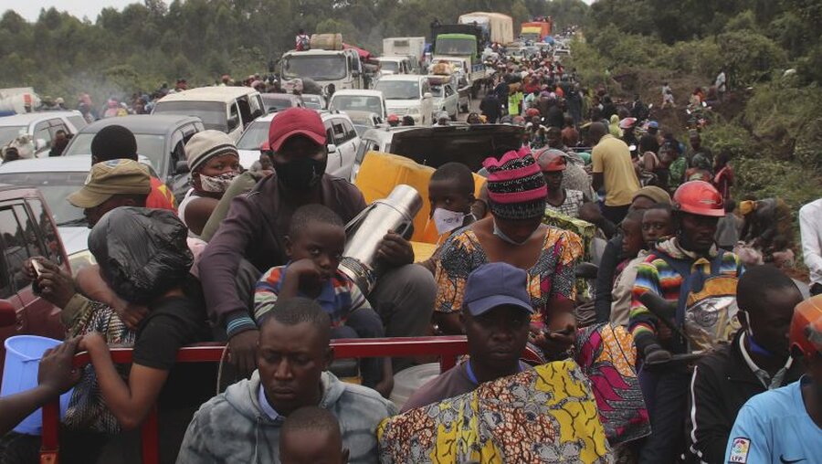 Über 200.000 Menschen sind in der kongolesischen Provinz Nord-Kivu auf der Flucht. / © Justin Kabumba/AP (dpa)